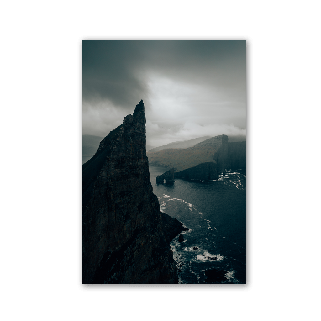 Dramatic Sea Cliff Pinnacle by Philipp Pilz - Affengeile Bilder