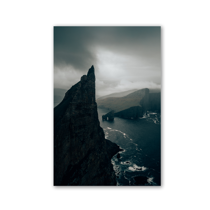 Dramatic Sea Cliff Pinnacle by Philipp Pilz - Affengeile Bilder