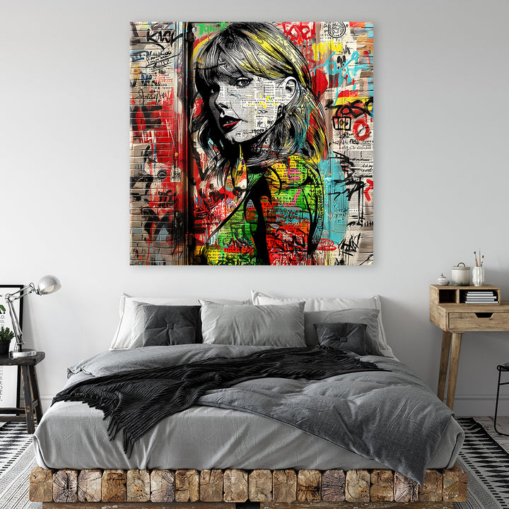 Pop-Art-Porträt zeigt stilisierte Taylor Swift mit Graffiti und Farbspritzern als Leinwandbild im Schlafzimmer- Affengeile Bilder